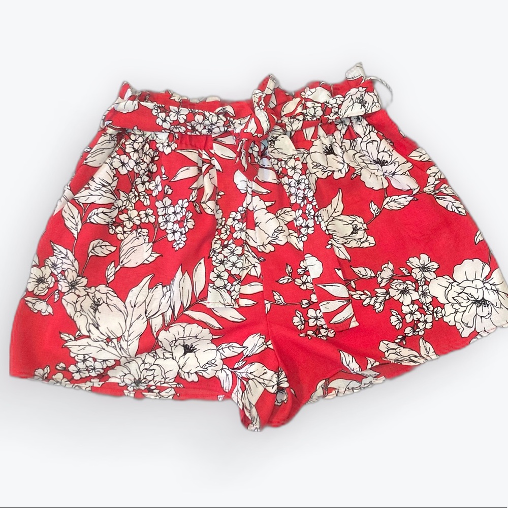 NWT Red Floral Paper Bag Tie Shorts - Picture 2 of 4